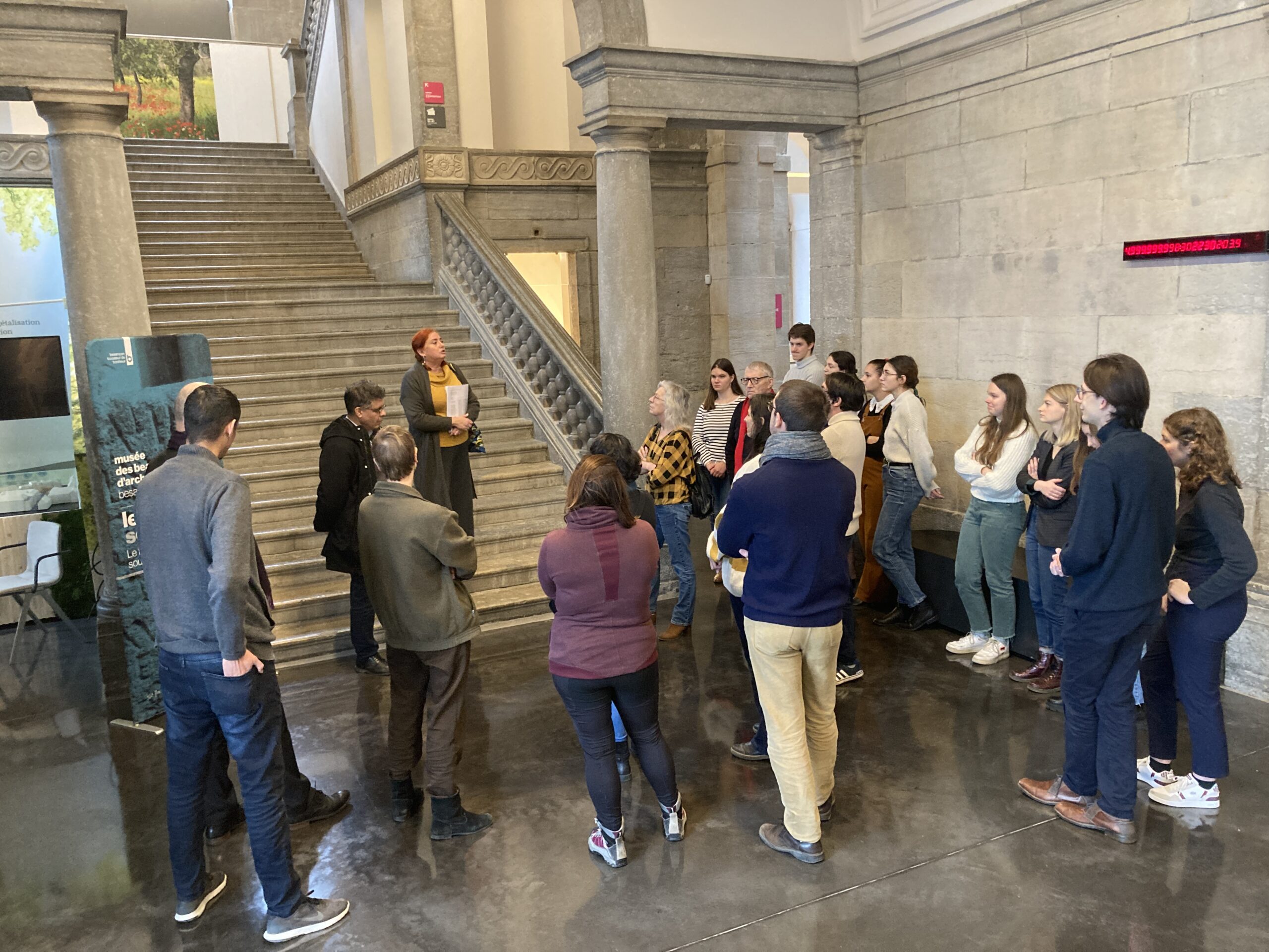 Visite de l’exposition « Les lettres séquanes » par les membres d’ARTEHIS